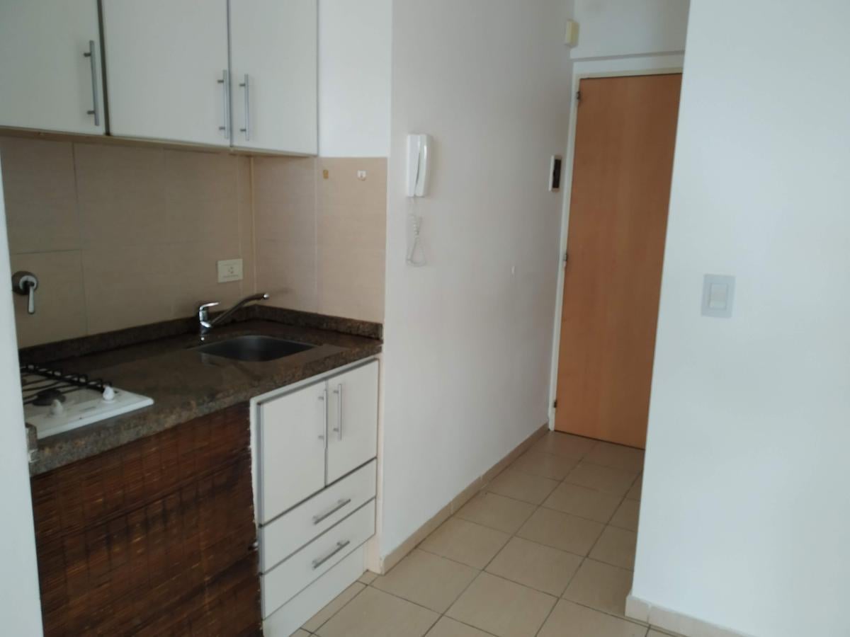 Foto de AMPLIO MONOAMBIENTE CENTRO En Alquiler, imagen 3