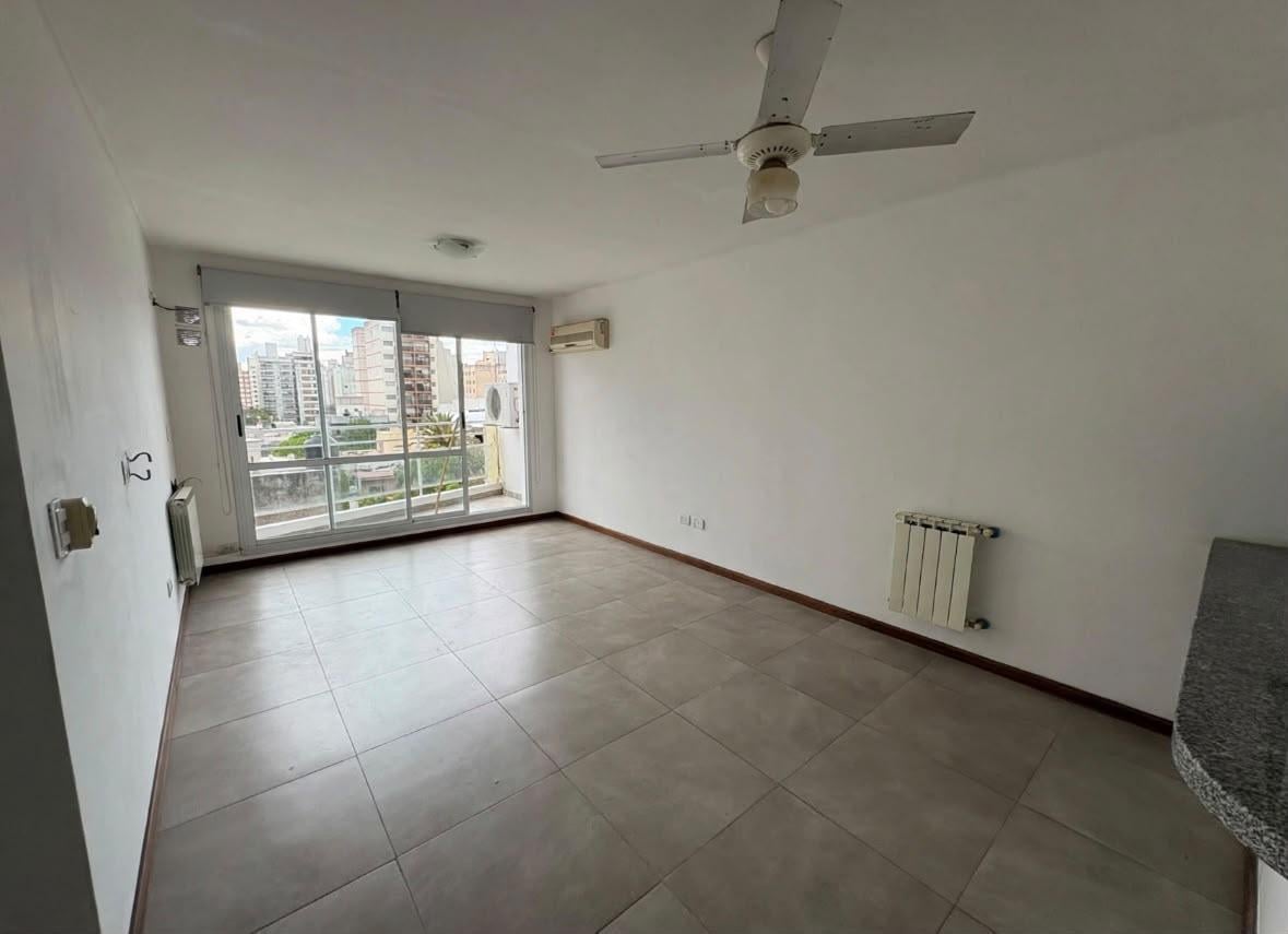 Foto de Departamento de un dormitorio con cochera en alquiler / Barrio Martín, imagen 2