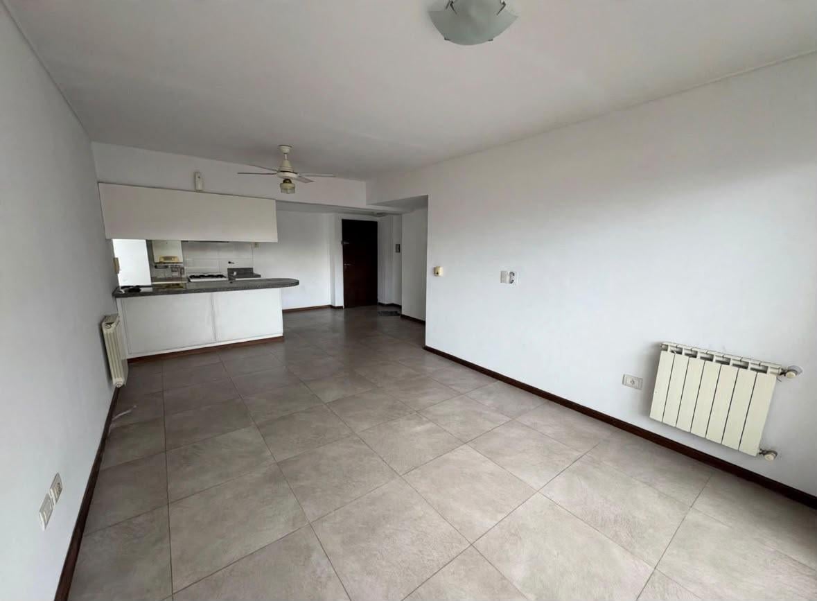 Foto de Departamento de un dormitorio con cochera en alquiler / Barrio Martín, imagen 3