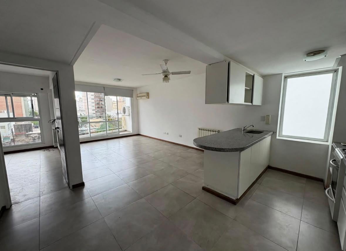Foto de Departamento de un dormitorio con cochera en alquiler / Barrio Martín, imagen 1