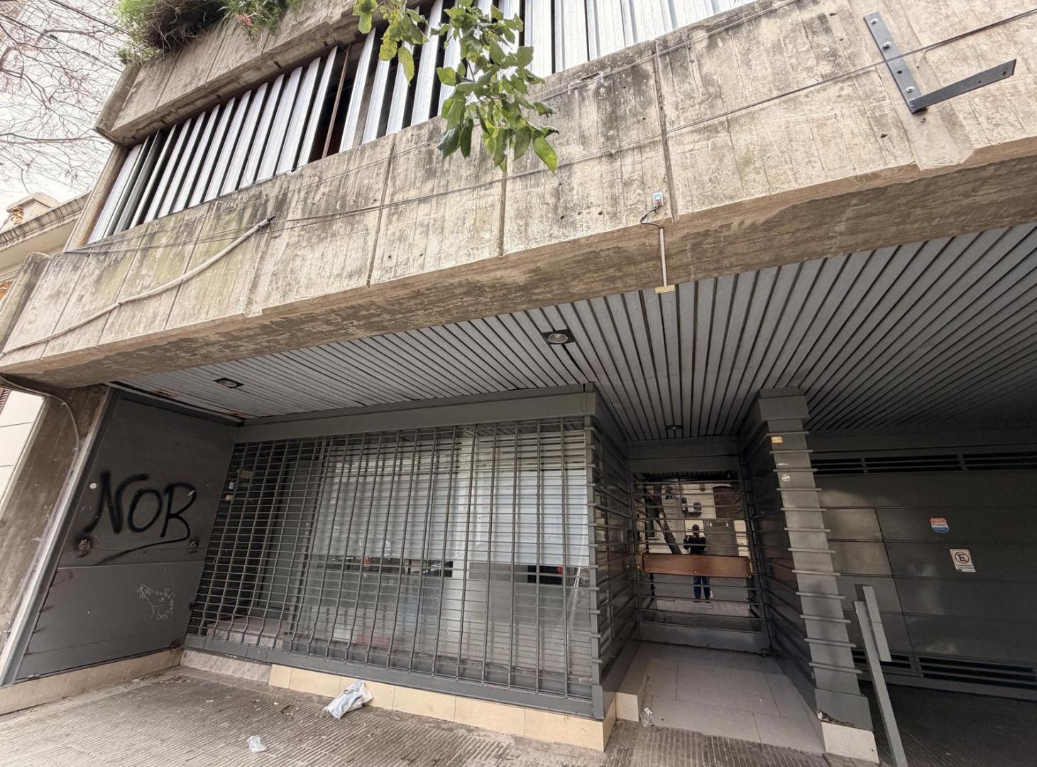 Foto de Local al Frente con Oficina en zona Centro/Tribunales., imagen 1