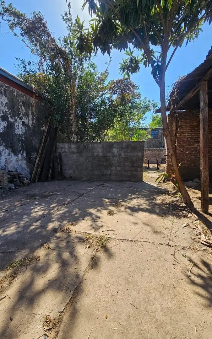 Venta Casa interna de 2 dormitorios en Zona sur. Amplio terreno 3
