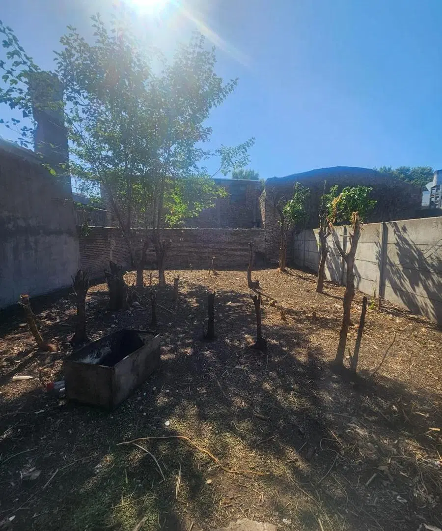 Venta Casa interna de 2 dormitorios en Zona sur. Amplio terreno 5