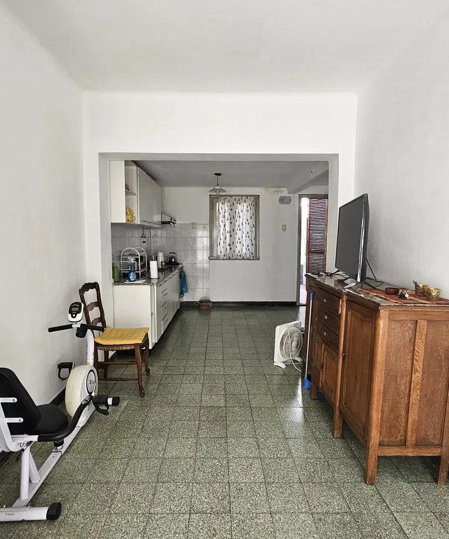 Casa en venta de tres dormitorios en Echesortu 2