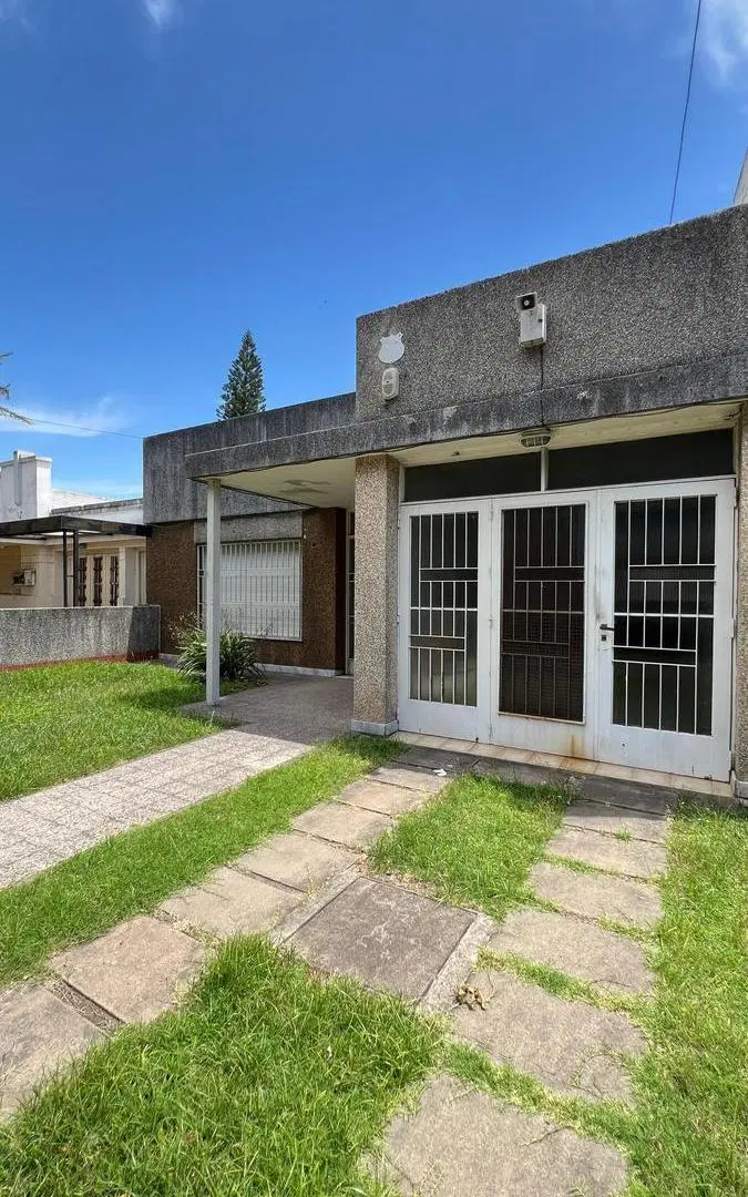 Venta casa en venta de 3 dormitorios en zona sur. Excelente 2
