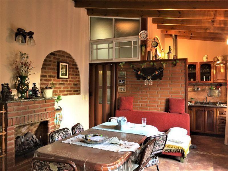 Lote y departamento de 2 ambientes en muy buen estado