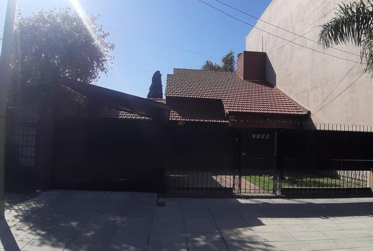 Excelente casa 4 ambientes totalmente refaccionada