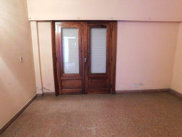 Casa en 2 plantas con local comercial