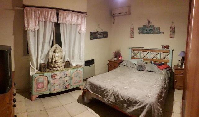 Casa 5 ambientes en 2 plantas.- Lote 10 mts x 25 mts
