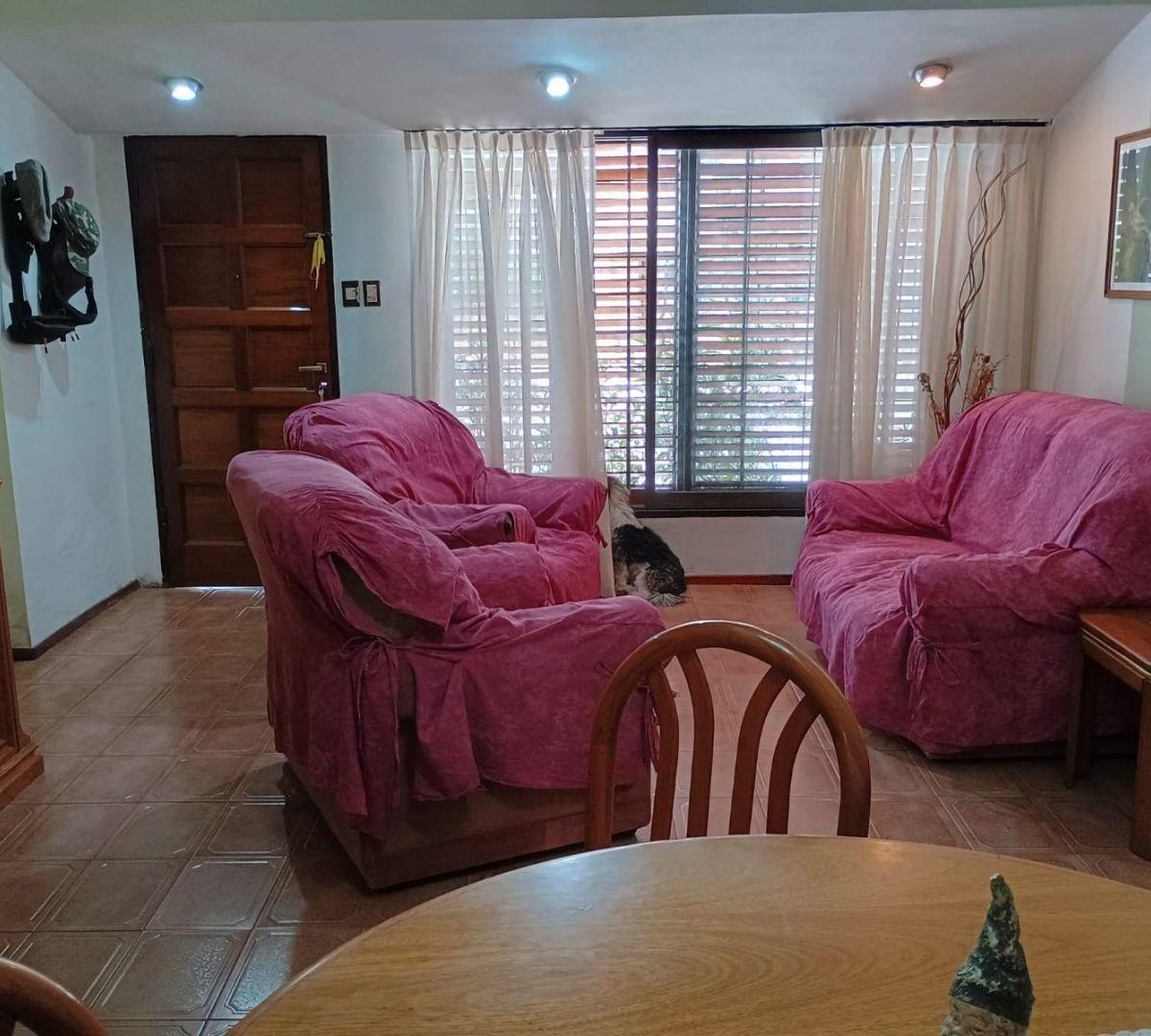 Casa 2 plantas, 5 ambientes muy buena ubicacion
