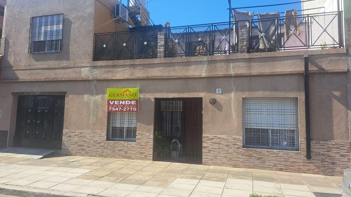 Casa 3 ambientes en 2 plantas a 5 cuadras de Plaza San Justo