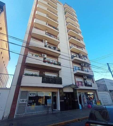 Ubicada a 2 cuadras plaza, expensas incluye Municipal y agua 1
