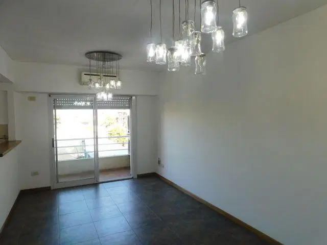 Departamento 2 ambientes con balcón. Excelente ubicación 2