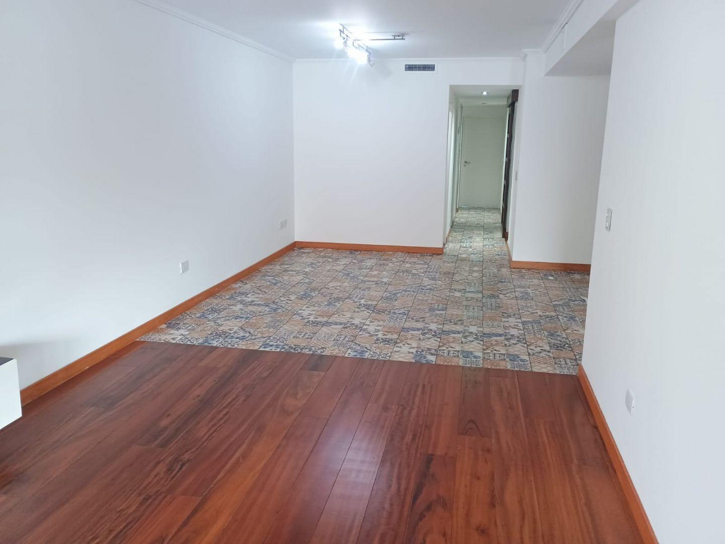 Departamento 4 ambientes con cochera- excelente ubicación