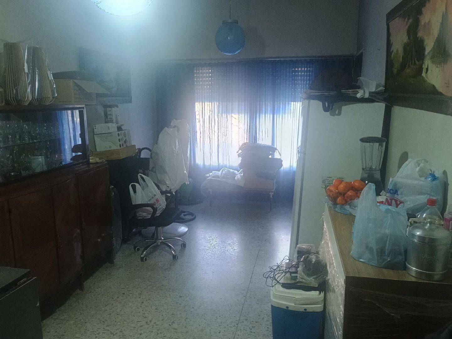 Foto de PH al frente. 3 ambientes con garage, fondo libre 130 m2, imagen 2