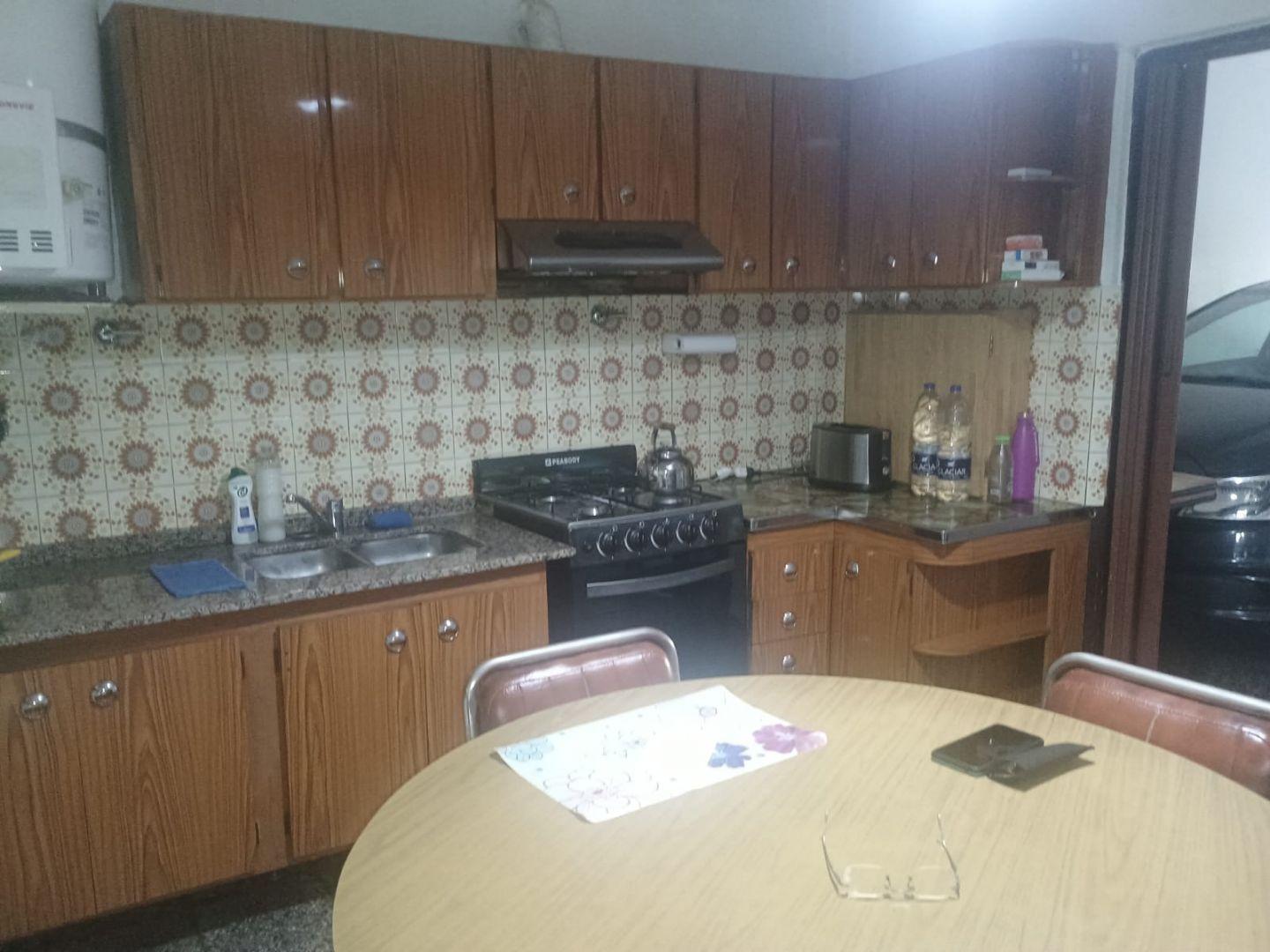 Foto de PH al frente. 3 ambientes con garage, fondo libre 130 m2, imagen 4