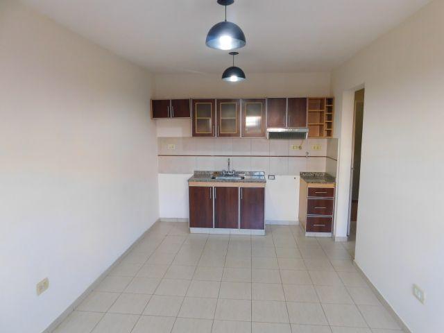 Foto de Departamento 2 ambientes en Planta Baja con cochera y patio, imagen 2