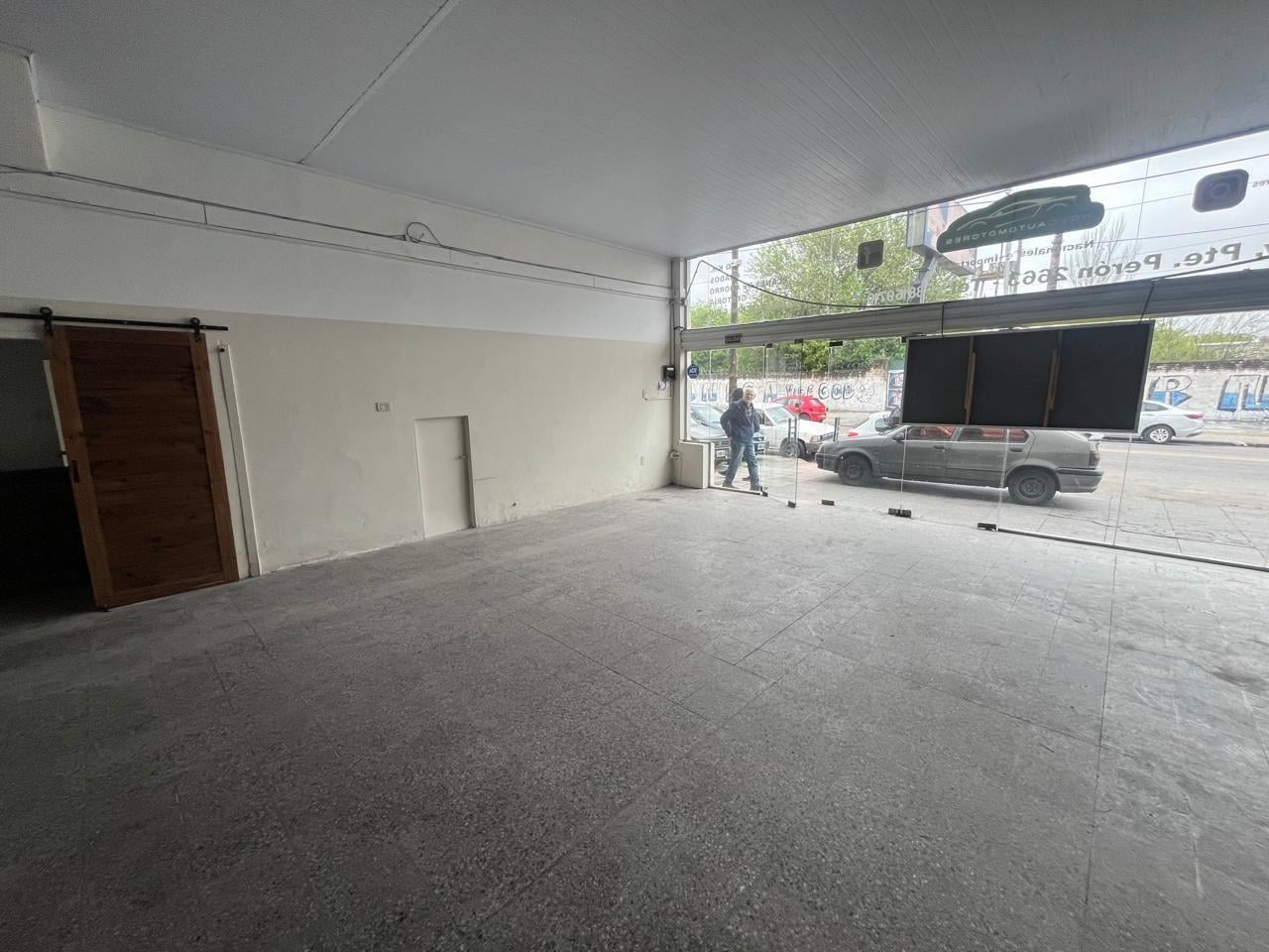 Foto de Local . | Pte. Peron 2500, imagen 4