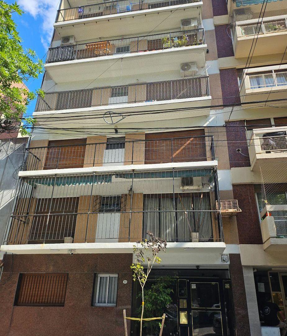 2 AMBIENTES CON PATIO - MEJOR QUE A ESTRENAR - FRENTE A PARQUE CENTENARIO