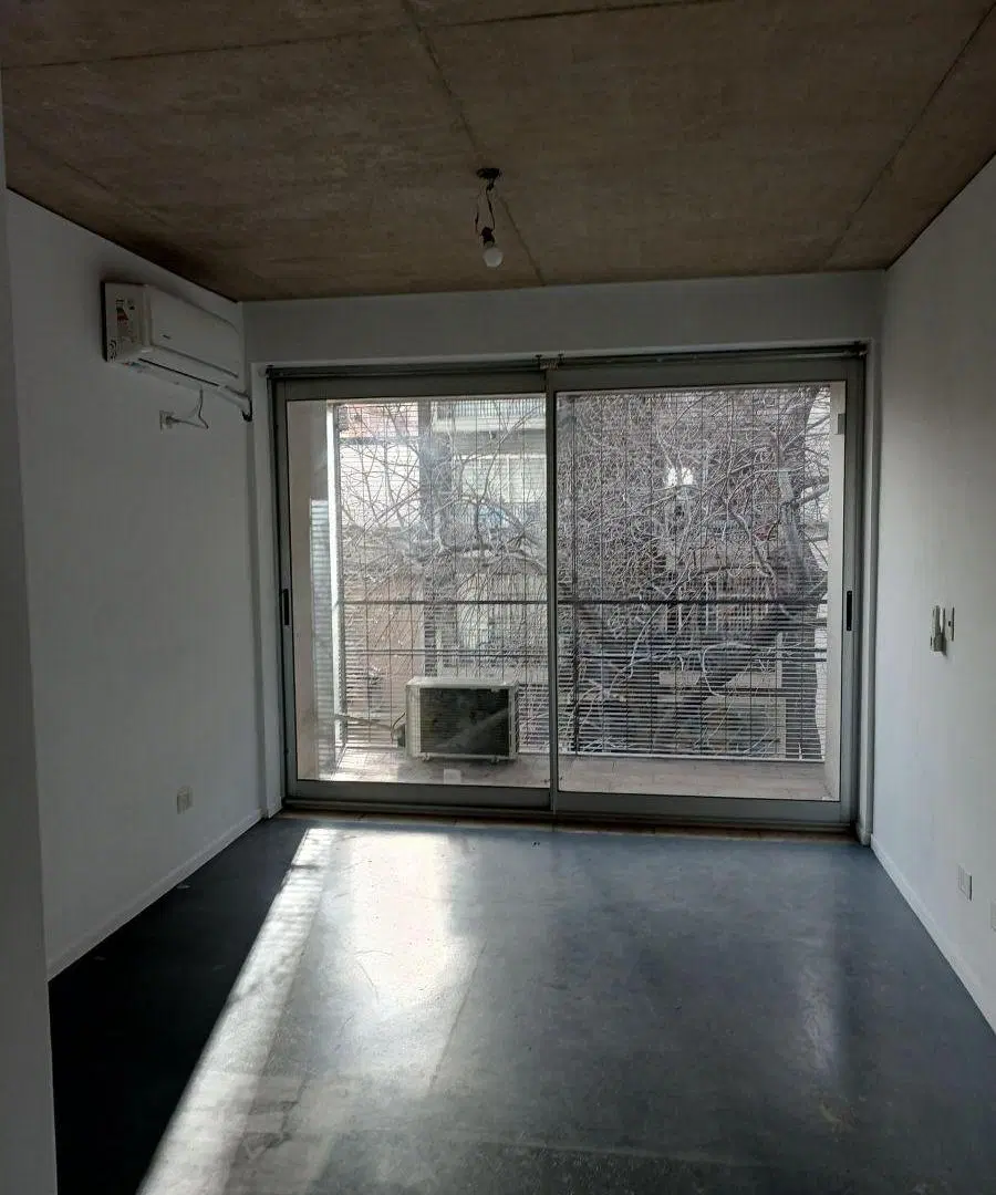 1 AMBIENTE CON BALCON - APTO PROFESIONAL - A PASOS DE TODO - ACEPTA FINAER 4