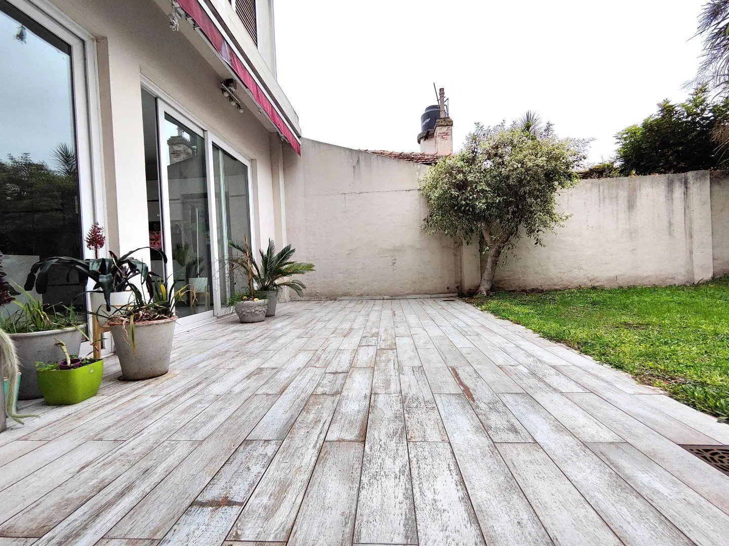 Venta hermoso 4 Ambientes  en Santos Lugares de categoría 2