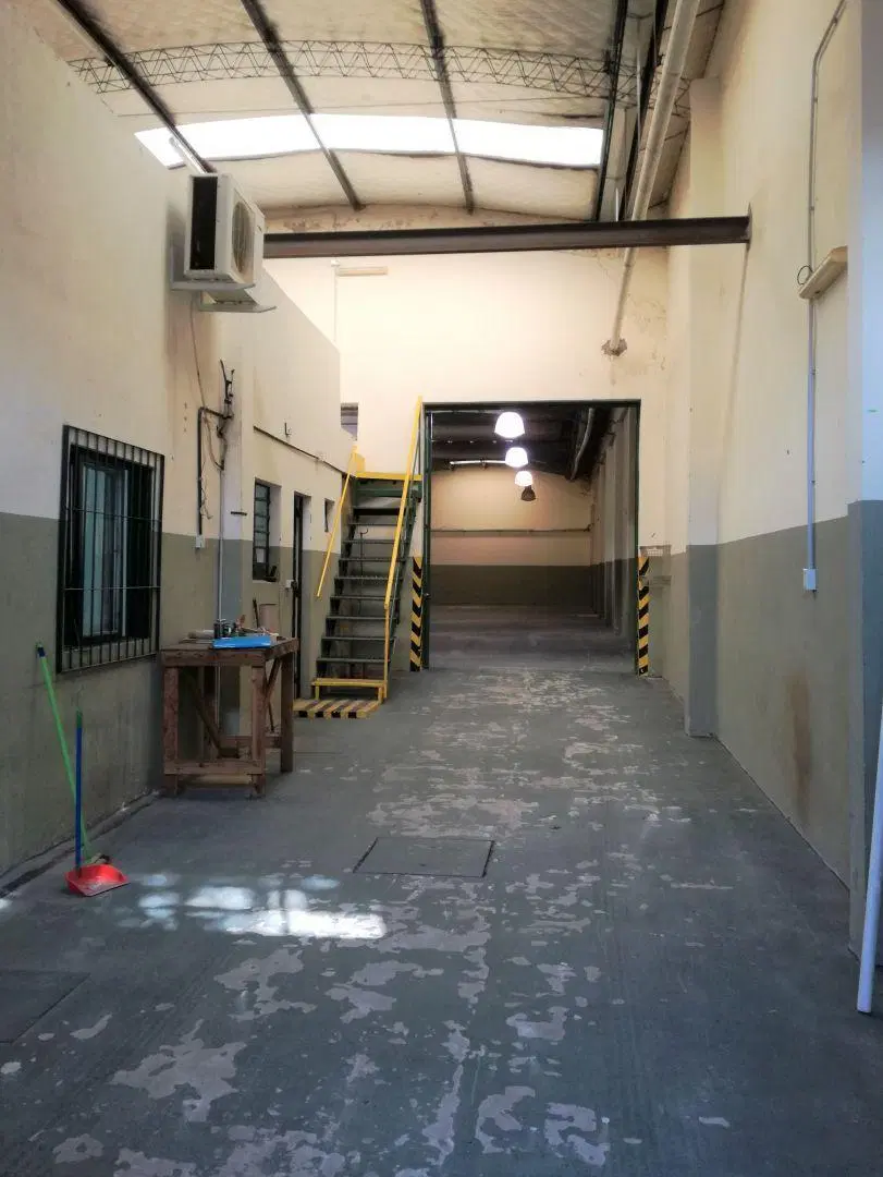 Galpon de 450m2 en villa lynch  zonificacion polotecnologico 2