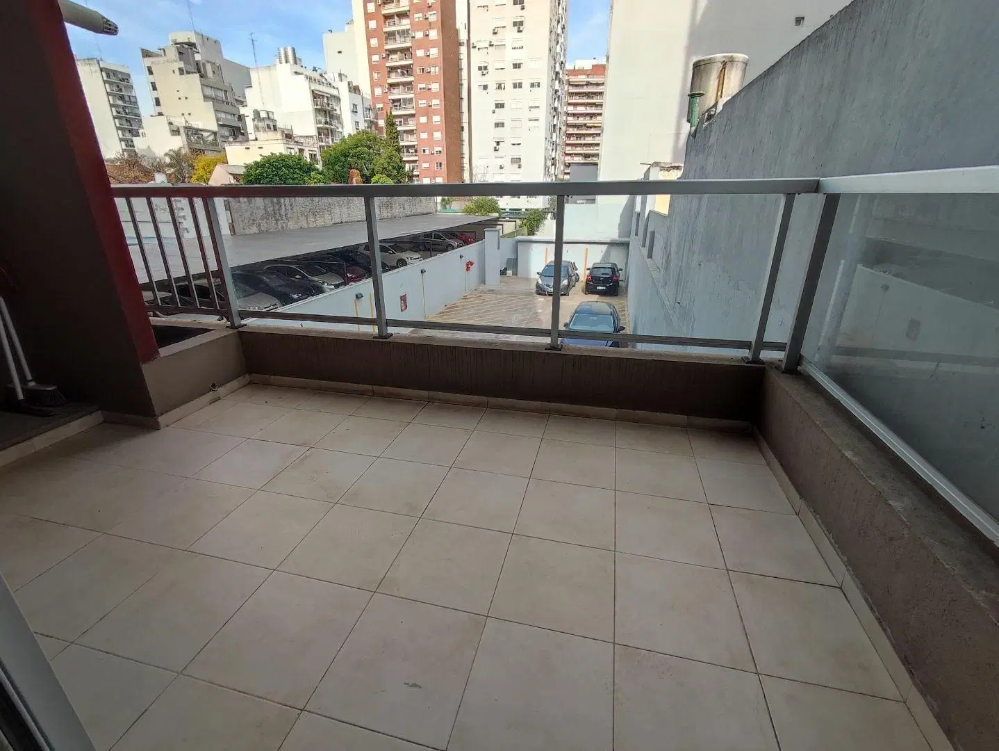 Monoambiente en alquiler con balcon y parrilla propia 5