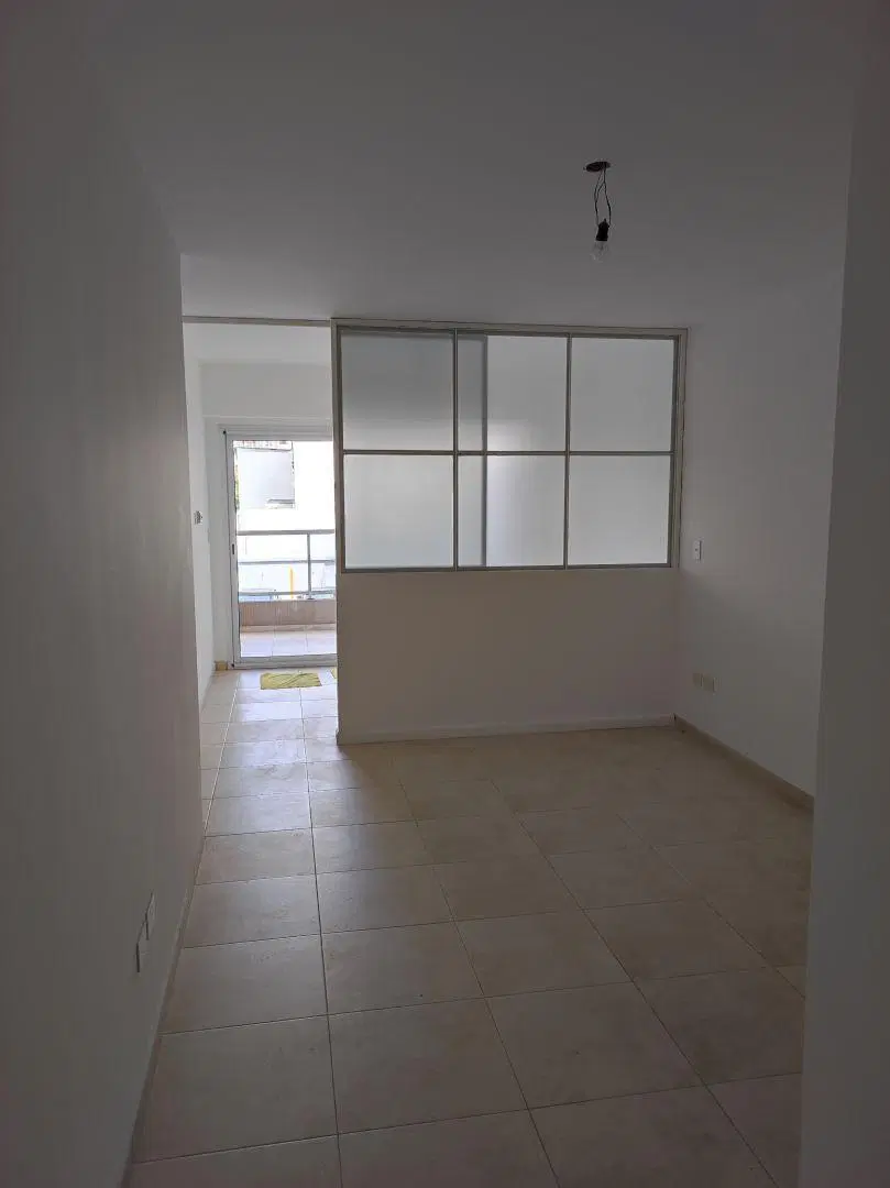 Monoambiente en alquiler con balcon y parrilla propia 4
