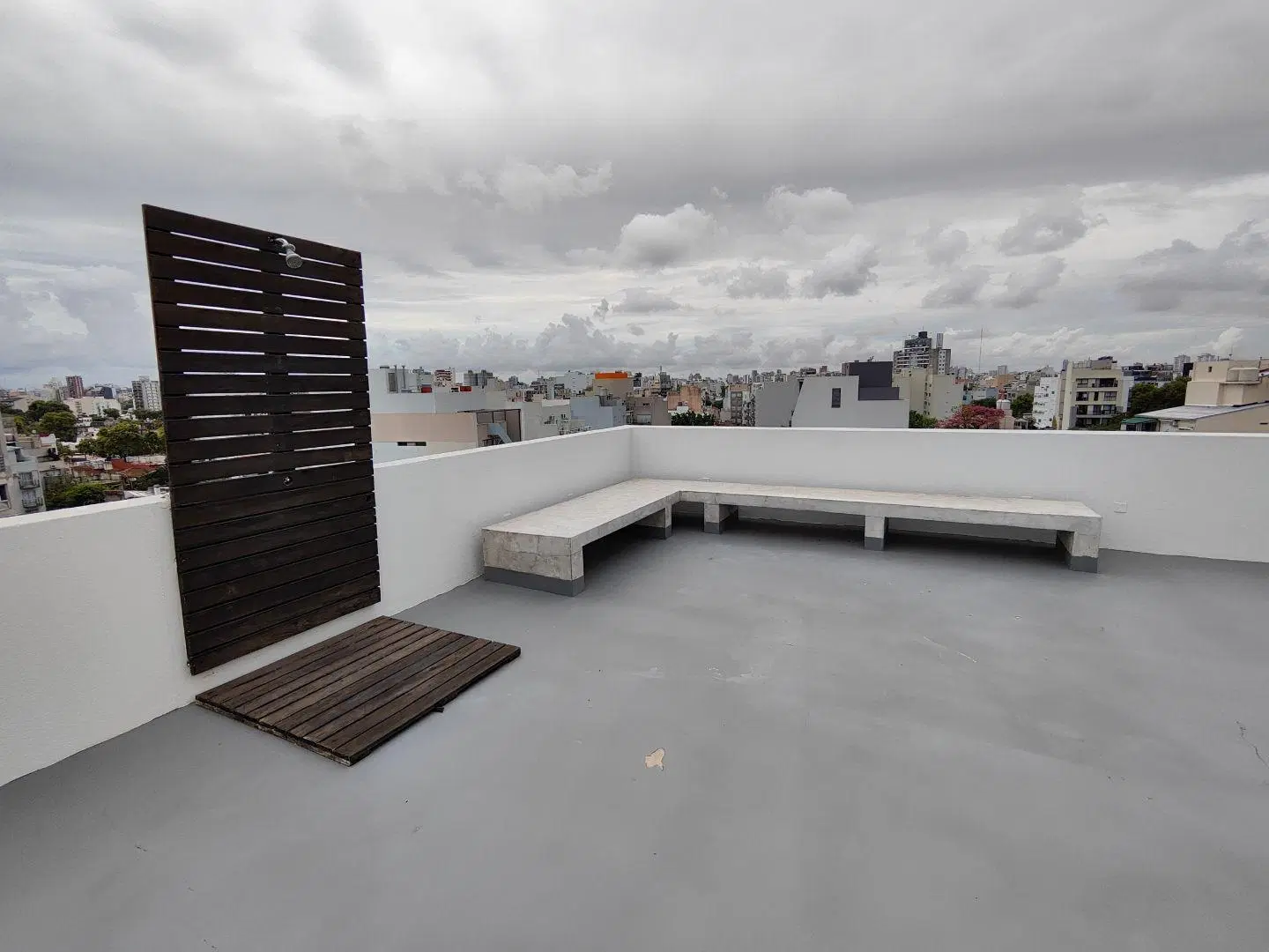 Luminoso Monoambiente con terraza y parrilla. 8