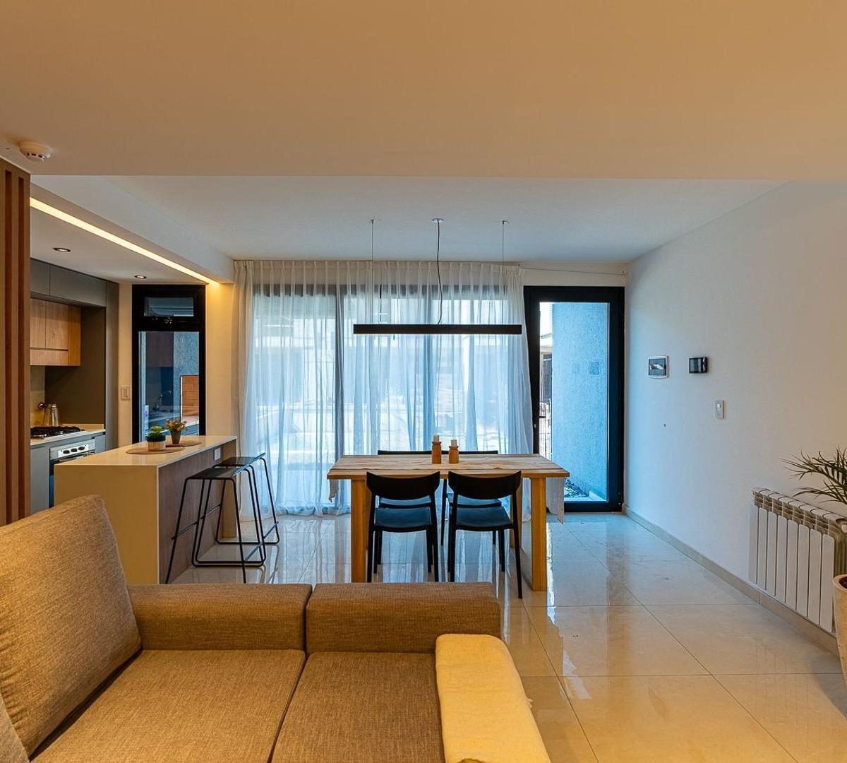 Foto de Casa 3 dormitorios con cochera en complejo residencial., imagen 2