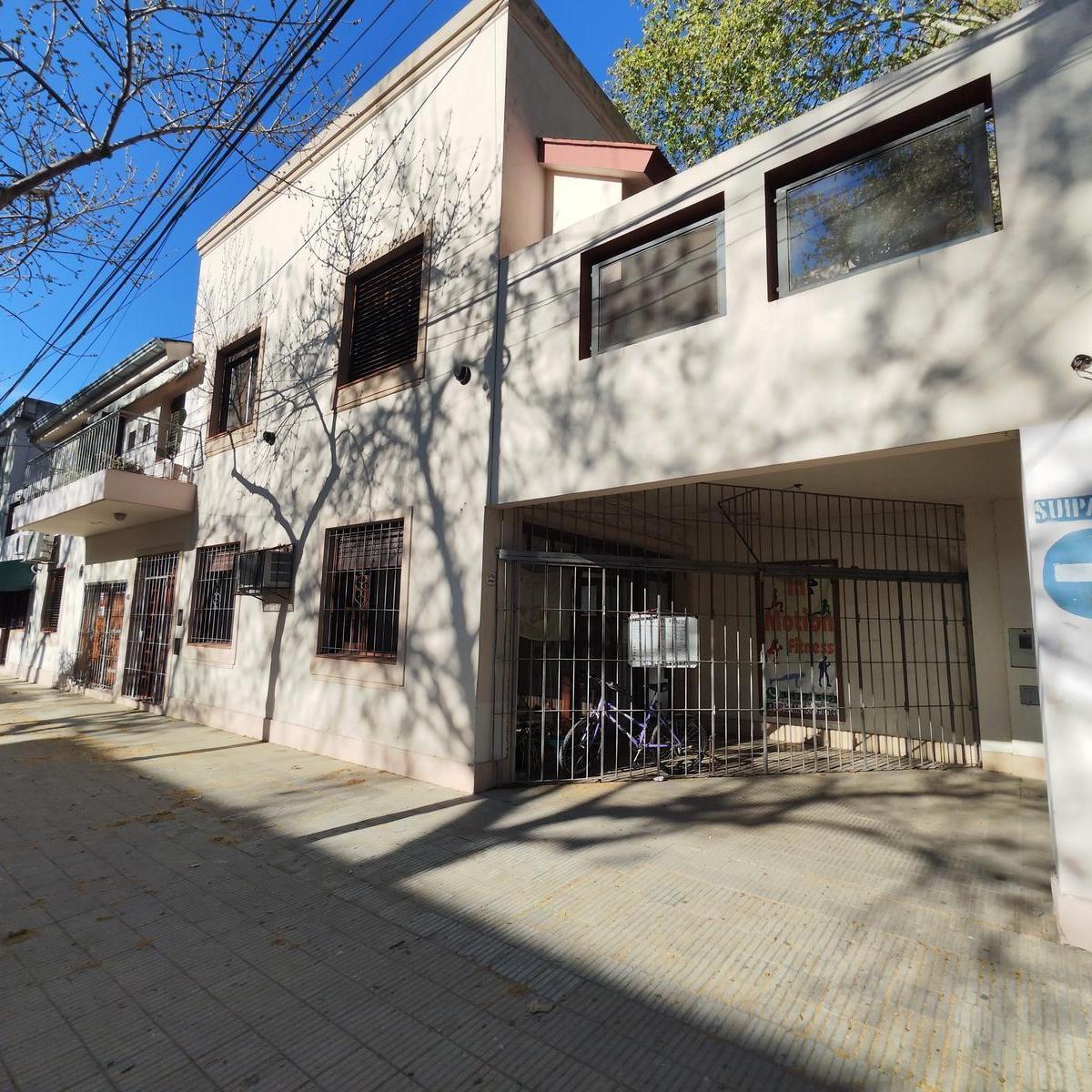 Venta Casa 3 Dorm. y 3 Locales Apto Crédito 2