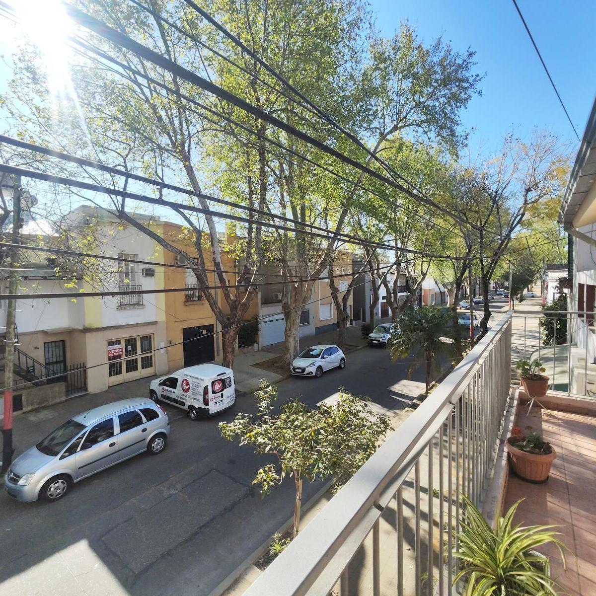 Venta Casa 3 Dorm. y 3 Locales Apto Crédito 1