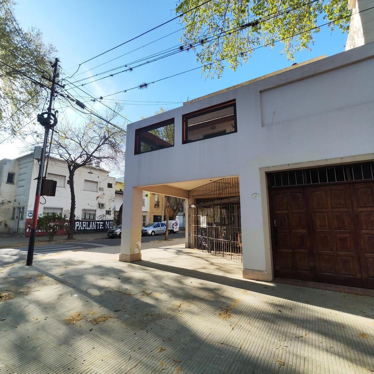 Venta Casa 3 Dorm. y 3 Locales Apto Crédito 4
