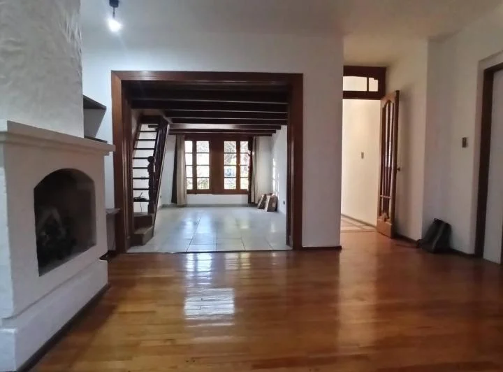 Casa con patio parrillero y quincho en pichincha Rosario 5