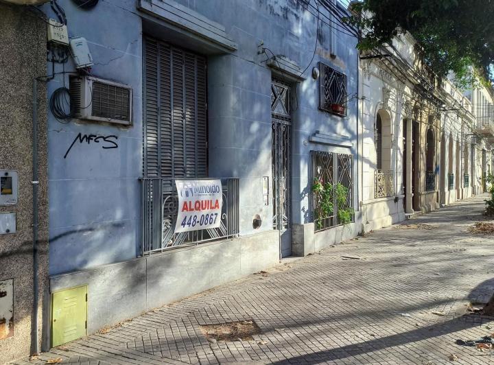 Casa con patio parrillero y quincho en pichincha Rosario 1