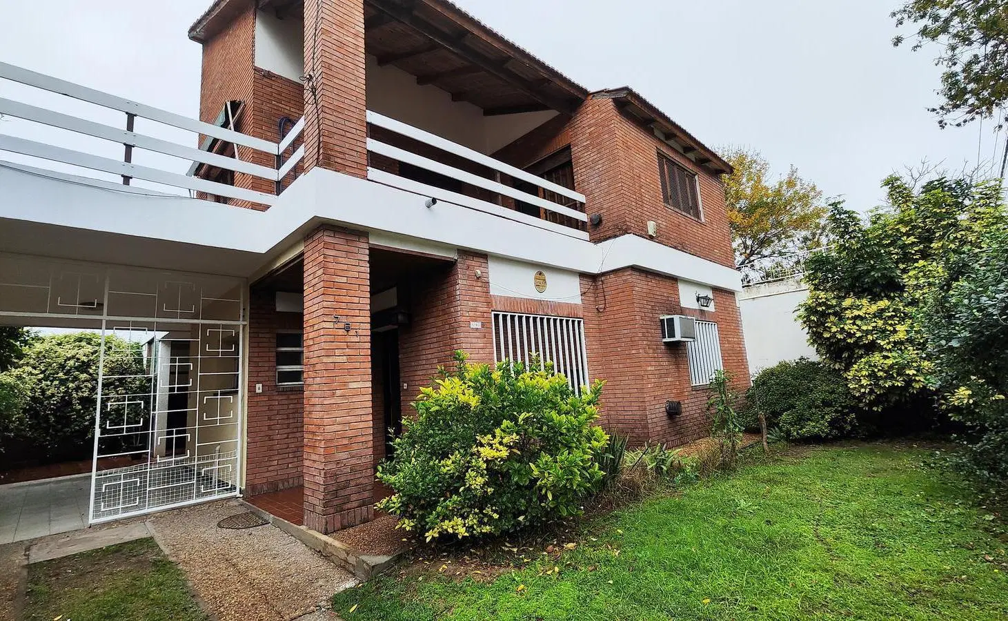 Venta Casa 4 Dormitorios Jardin Quincho 2