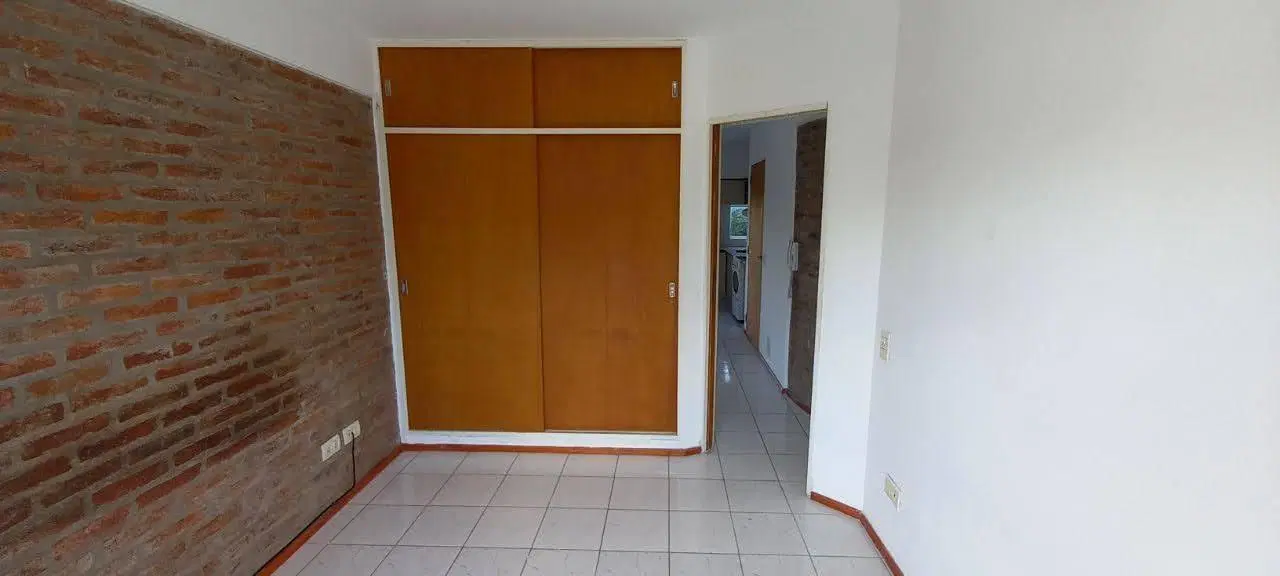 Departamento un dormitorio con balcones alfrente y contrafrente 4