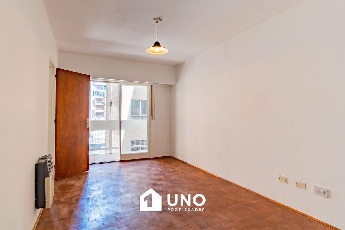 Departamento 1 dormitorio externo con balcón y ventilación cruzada muy cerca del paseo Pellegrini.