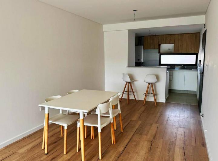 Amplio semipiso a estrenar de 1 dormitorio con orientación norte.