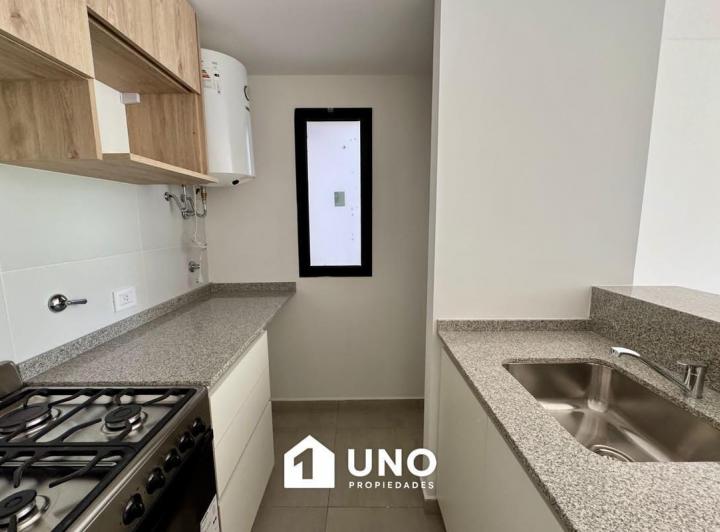 Foto de Gran monoambiente externo con piscina y solárium en la azotea., imagen 2