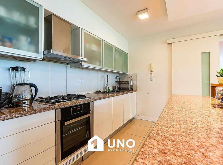Espectacular departamento de categoría de 3 dormitorios con balcón terraza y amenities. 5