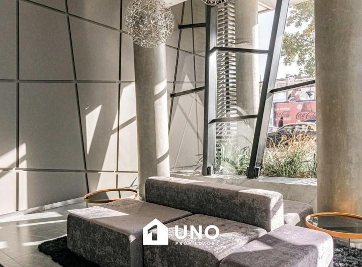 Piso exclusivo con entrepiso, jacuzzi y espectacular vista al río en Av. del Valle y Ov. Lagos. Coch 4