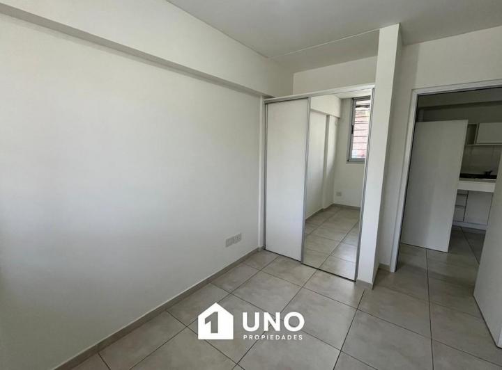 Departamento de 1 dormitorio moderno, de poca antiguedad. Sobre Bv. Avellaneda. 4