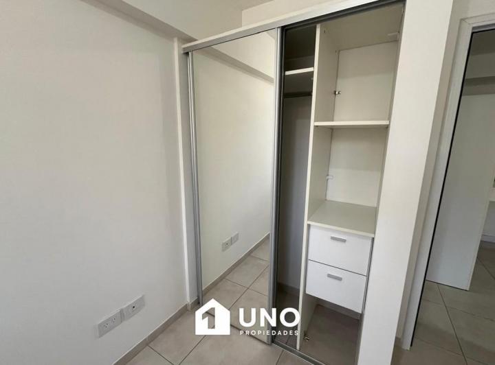 Departamento de 1 dormitorio moderno, de poca antiguedad. Sobre Bv. Avellaneda. 1