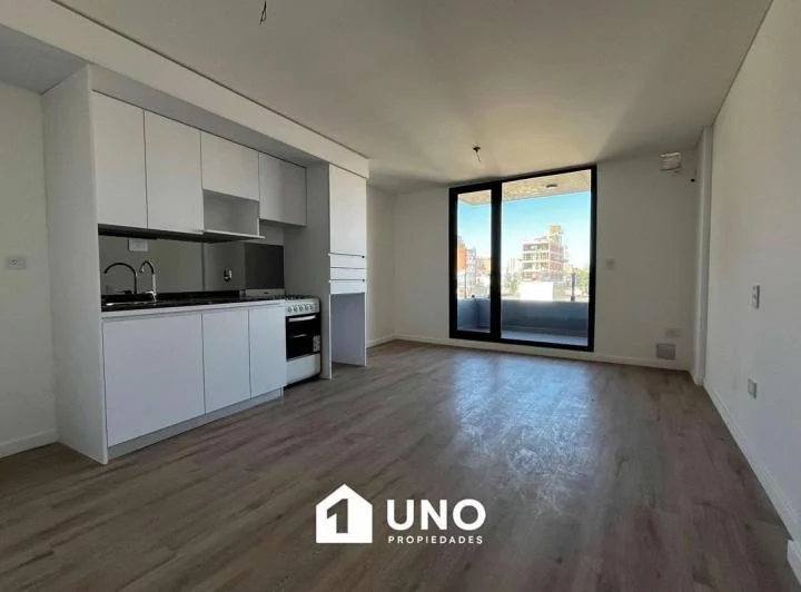 Dpto monoambiente externo con balcón y parrillero de uso común. 5