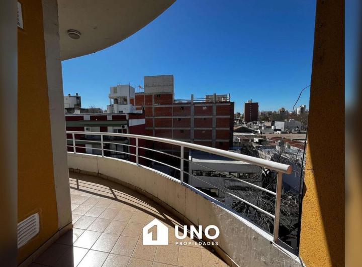 Departamento de 1 dormitorio con balcón a la calle 5