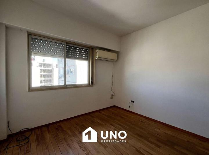 Departamento de 1 dormitorio con balcón a la calle 4