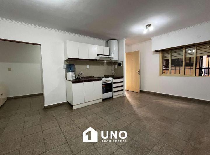 Departamento de 1 dormitorio y comodín, pequeño patio. 5