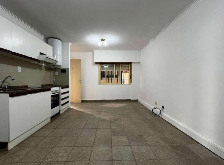 Departamento de 1 dormitorio y comodín, pequeño patio. 2