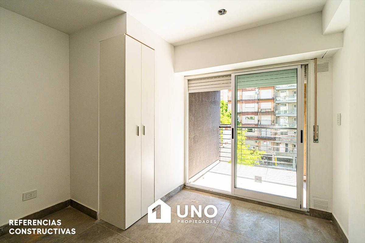 Departamento monoambiente con balcón terraza y entrega en agosto de 2026. Cochera disponible.